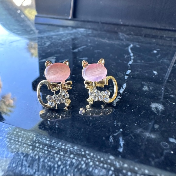 White Kitty ♡ PINK GOLD Stud Earrings - Picture 4 of 4